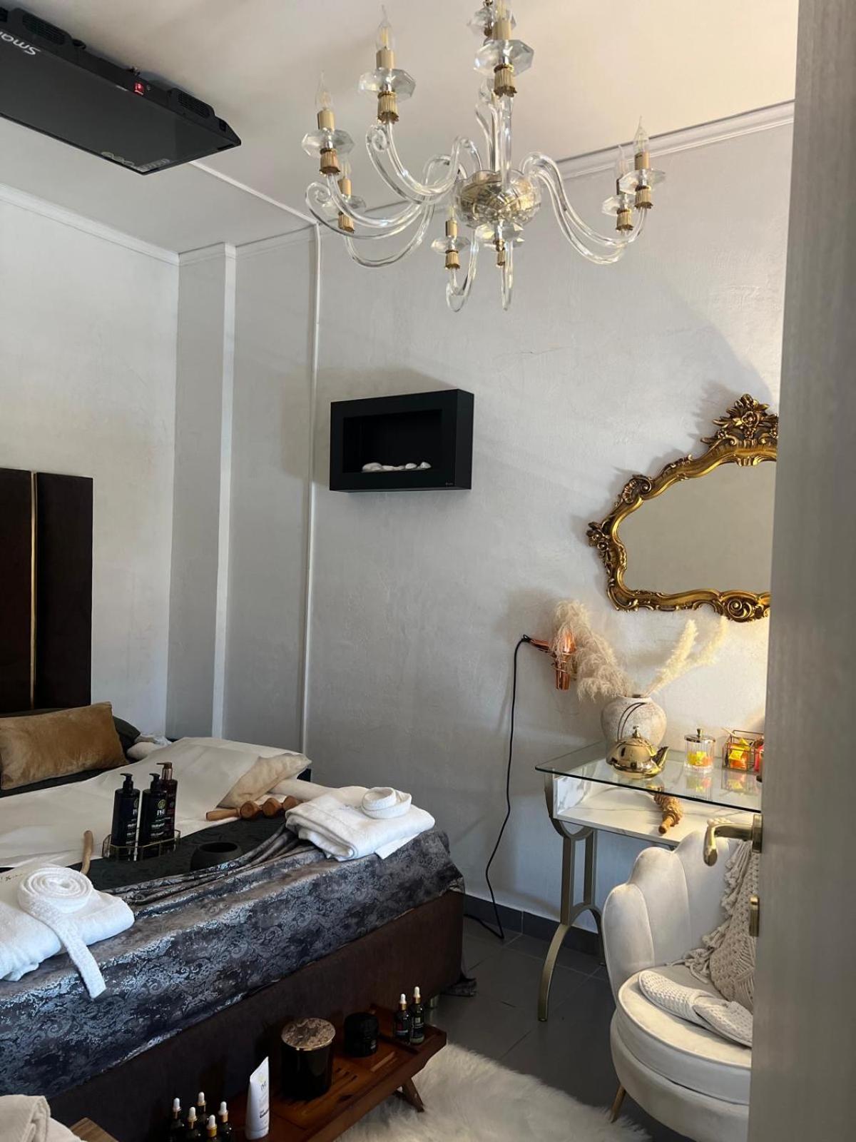 Femme Noir Luxury Spa Experience San Nicola La Strada Exterior foto
